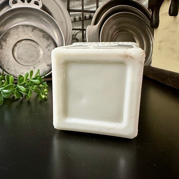 ANTIQUE, WESTMORELAND SPECIALTY, MILK GLASS, 1905, COLLECTIBLE JAR - Picture 6 of 8